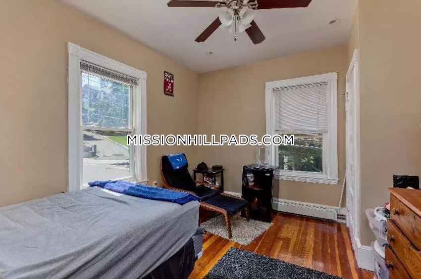 BOSTON - MISSION HILL - 5 Beds, 2 Baths - Image 4