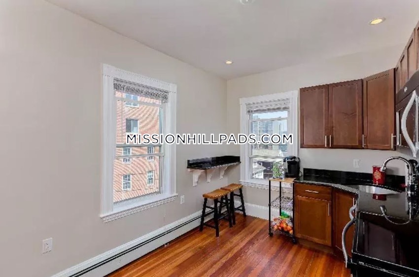 BOSTON - MISSION HILL - 5 Beds, 2 Baths - Image 1