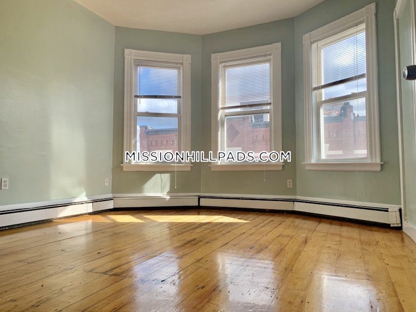 BOSTON - MISSION HILL - 4 Beds, 1.5 Baths - Image 55