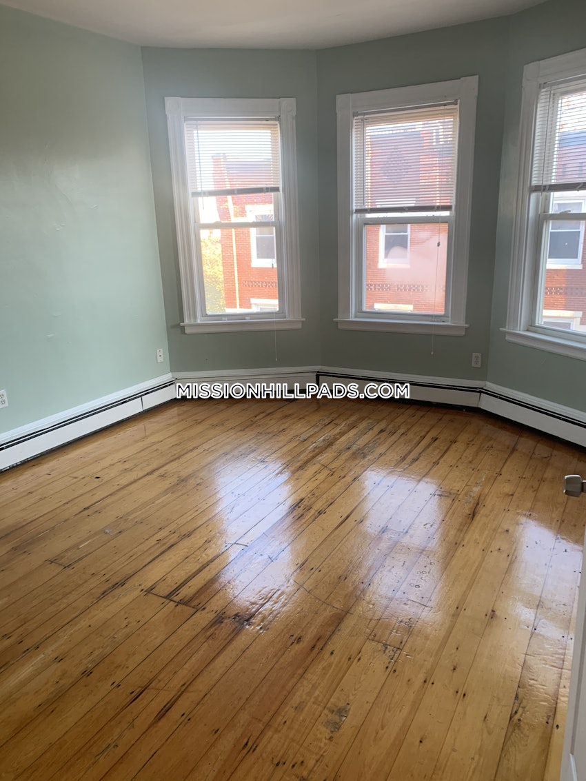 BOSTON - MISSION HILL - 4 Beds, 1.5 Baths - Image 71