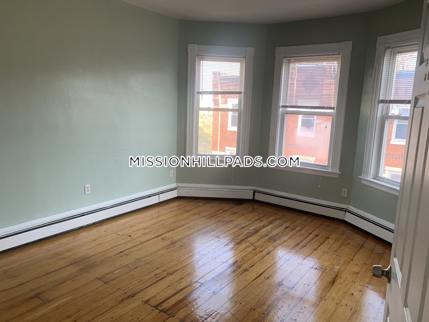 BOSTON - MISSION HILL - 4 Beds, 1.5 Baths - Image 70