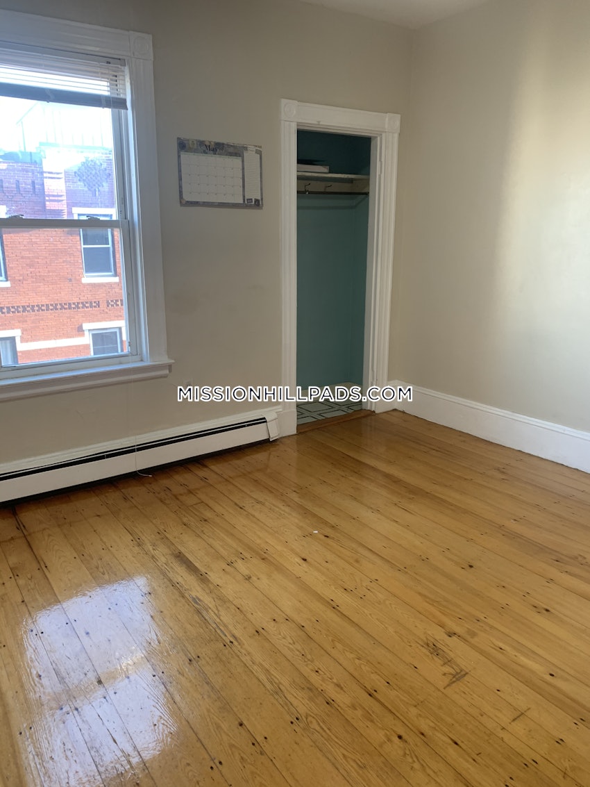 BOSTON - MISSION HILL - 4 Beds, 1.5 Baths - Image 67