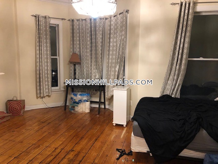 BOSTON - MISSION HILL - 3 Beds, 2 Baths - Image 30