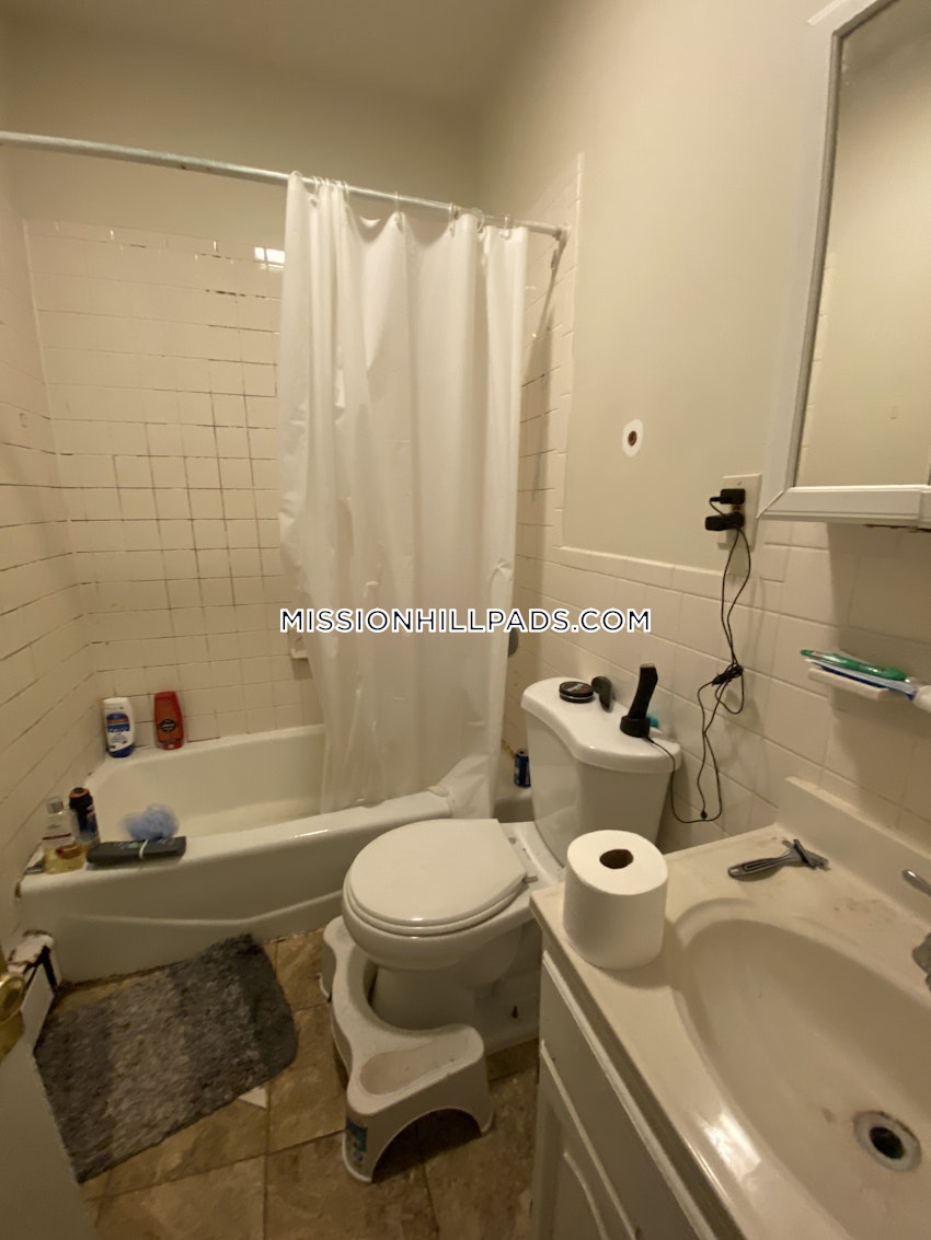 BOSTON - MISSION HILL - 3 Beds, 2 Baths - Image 32