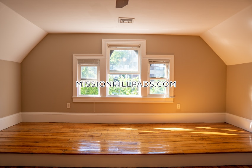 BOSTON - MISSION HILL - 1 Bed, 2 Baths - Image 16