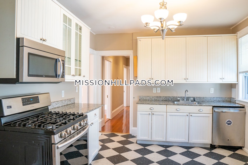 BOSTON - MISSION HILL - 1 Bed, 2 Baths - Image 2