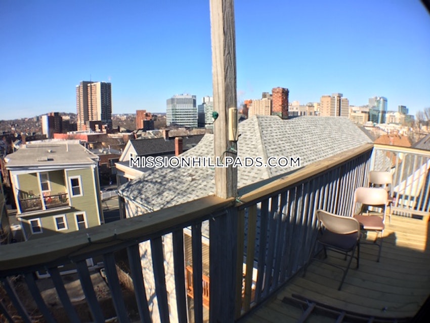 BOSTON - MISSION HILL - 4 Beds, 2 Baths - Image 24