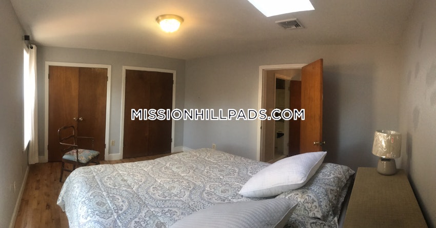 BOSTON - MISSION HILL - 3 Beds, 2 Baths - Image 10