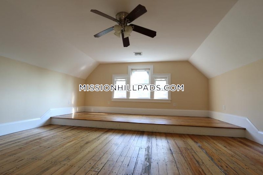BOSTON - MISSION HILL - 1 Bed, 2 Baths - Image 9