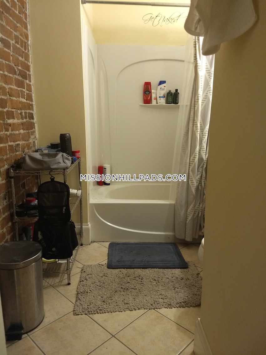 BOSTON - MISSION HILL - 5 Beds, 2 Baths - Image 41