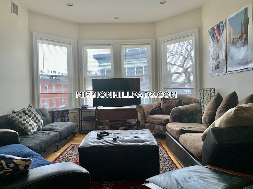 BOSTON - MISSION HILL - 3 Beds, 2 Baths - Image 2