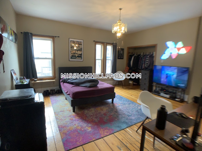 BOSTON - MISSION HILL - 6 Beds, 4 Baths - Image 36