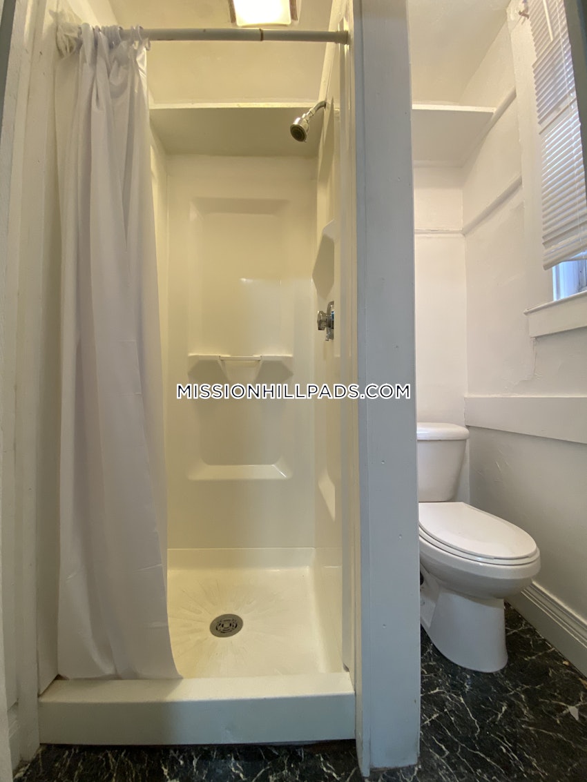 BOSTON - MISSION HILL - 4 Beds, 2 Baths - Image 10