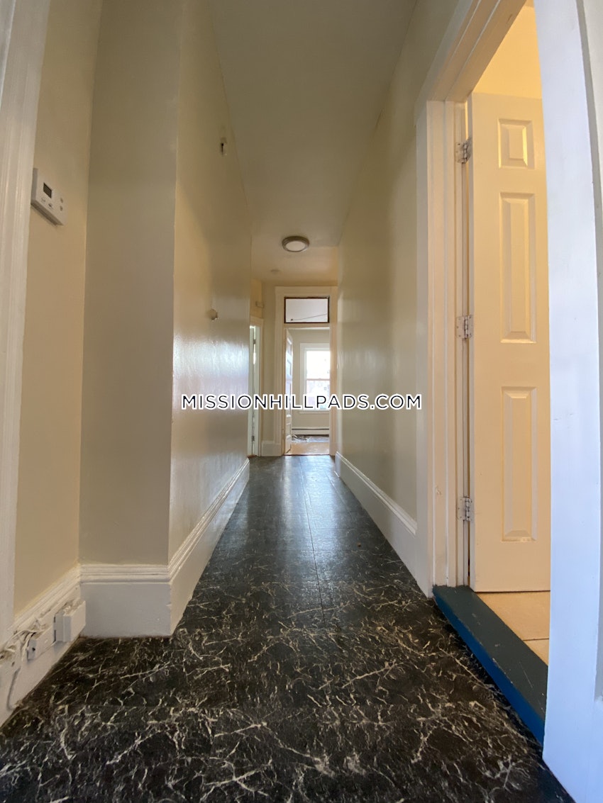 BOSTON - MISSION HILL - 4 Beds, 1.5 Baths - Image 80