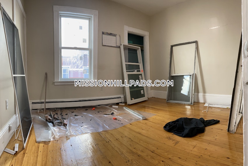 BOSTON - MISSION HILL - 4 Beds, 1.5 Baths - Image 72