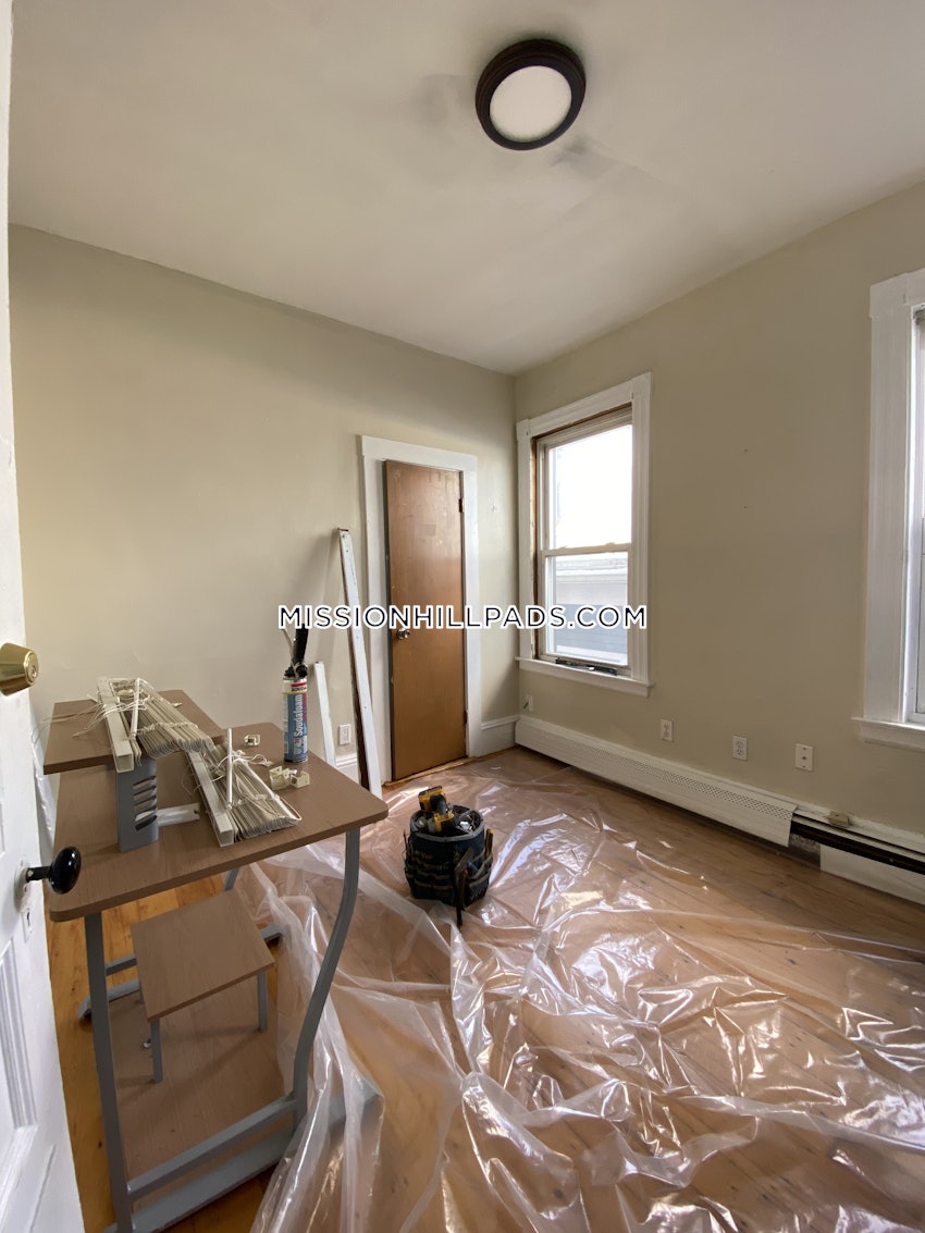 BOSTON - MISSION HILL - 4 Beds, 1.5 Baths - Image 74