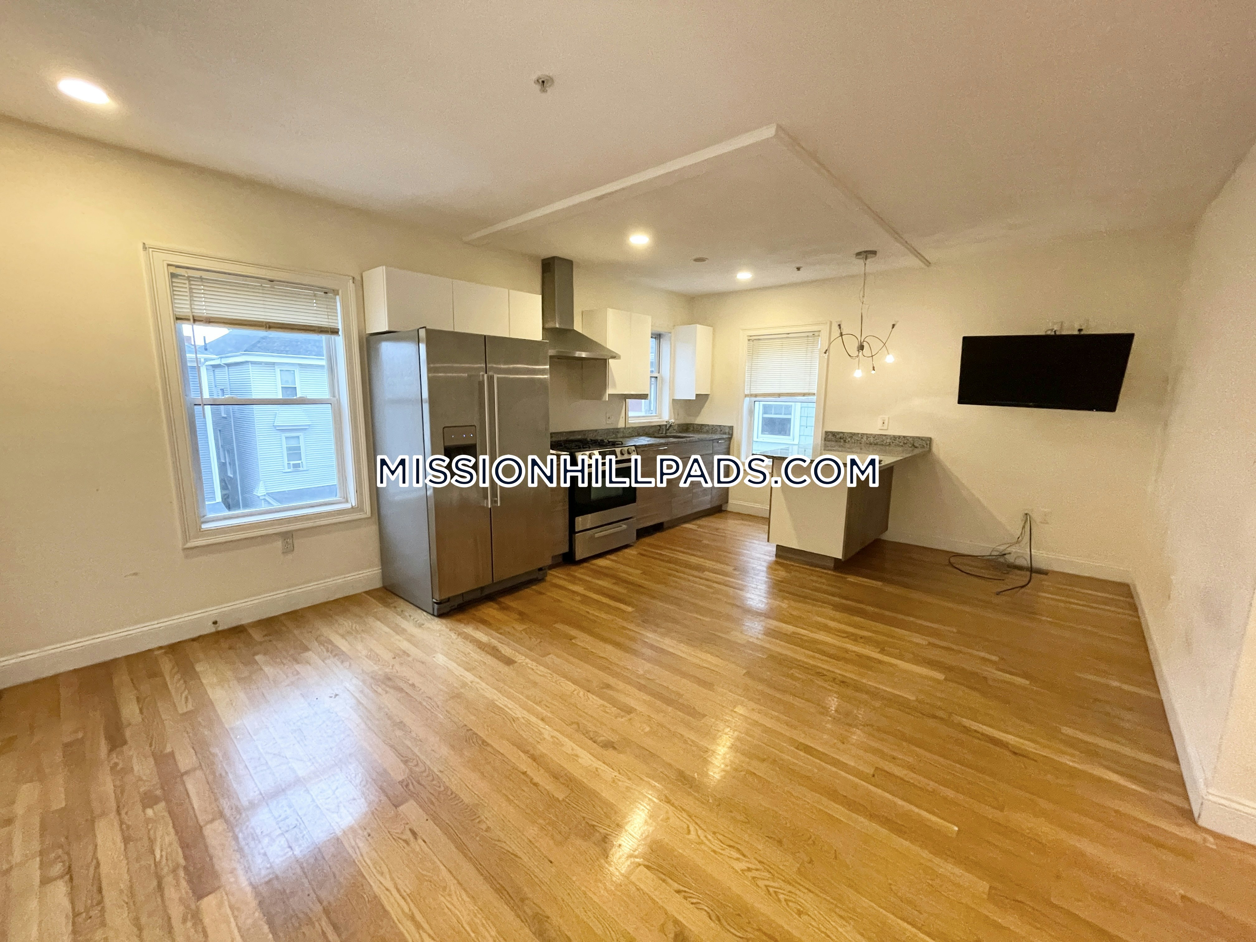 Mission Hill 4 Bed, 1 Bath Unit Boston 5,400