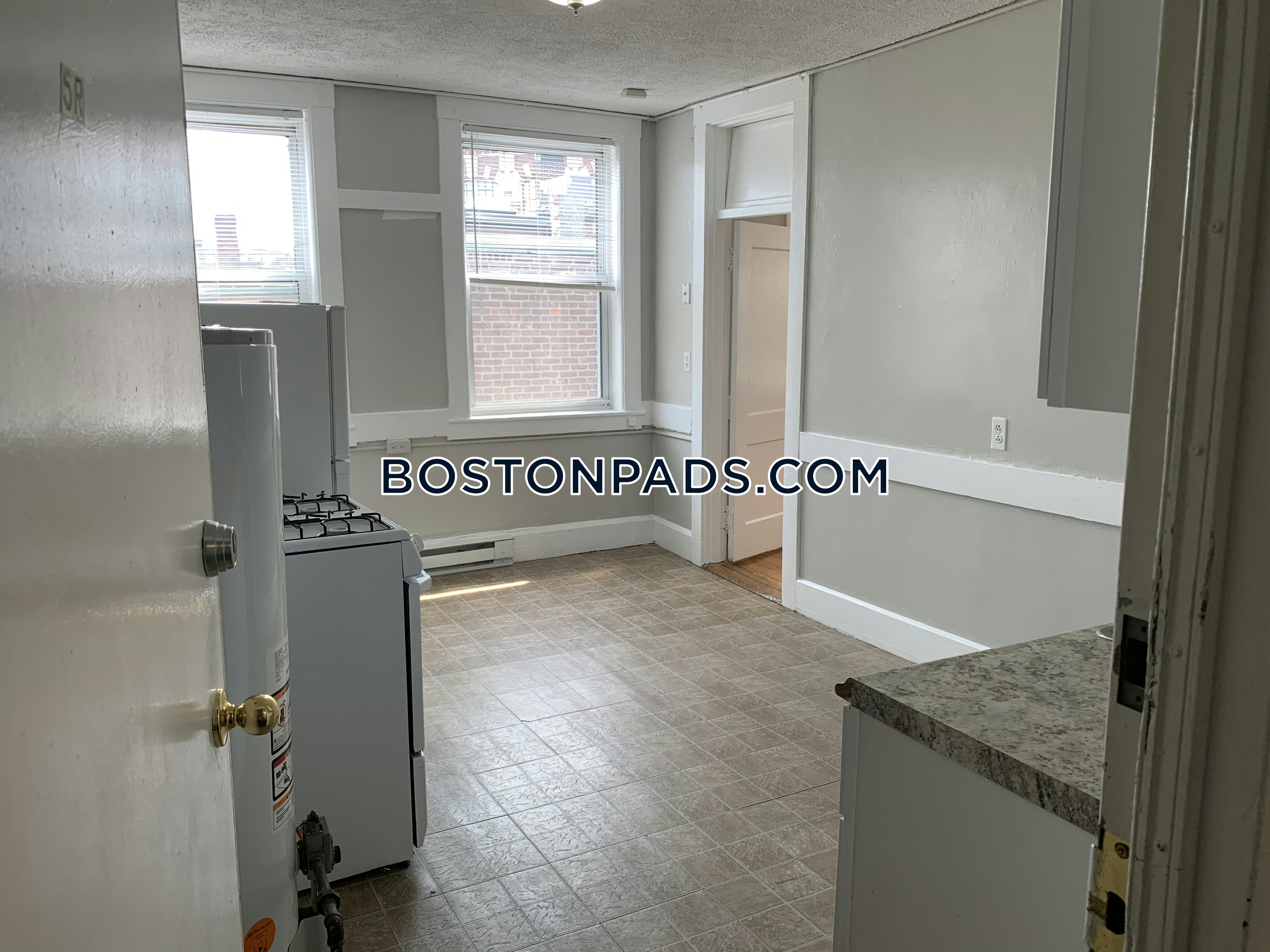North End Great 2 Beds 1 Bath on Endicott St Boston 2,500