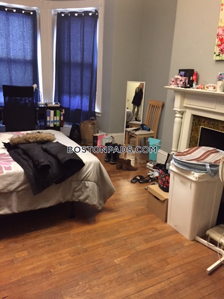 BOSTON - NORTHEASTERN/SYMPHONY - 4 Beds, 1 Bath - Image 3