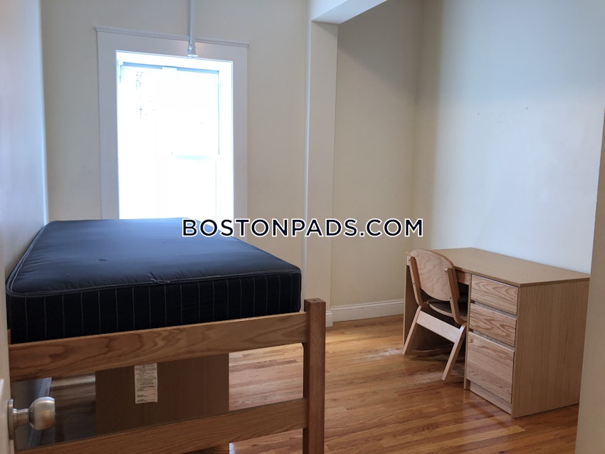 BOSTON - NORTHEASTERN/SYMPHONY - 4 Beds, 1.5 Baths - Image 8