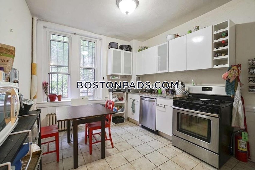 BOSTON - NORTHEASTERN/SYMPHONY - 5 Beds, 2 Baths - Image 4