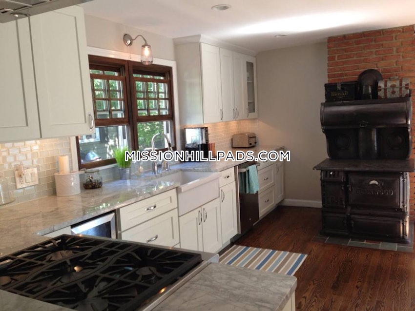 BOSTON - ROXBURY - 2 Beds, 1 Bath - Image 3