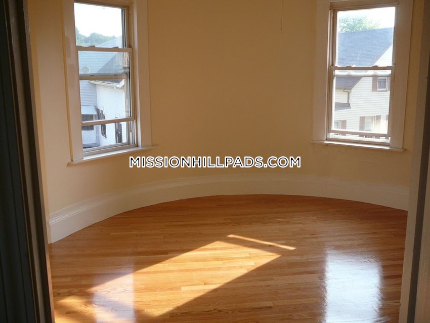 BOSTON - ROXBURY - 2 Beds, 1 Bath - Image 6