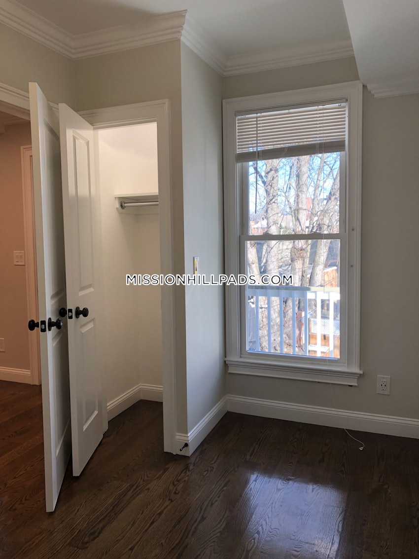 BOSTON - ROXBURY - 3 Beds, 1 Bath - Image 99