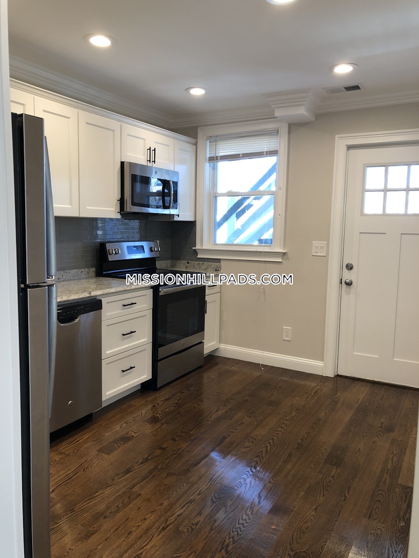 BOSTON - ROXBURY - 3 Beds, 1 Bath - Image 10