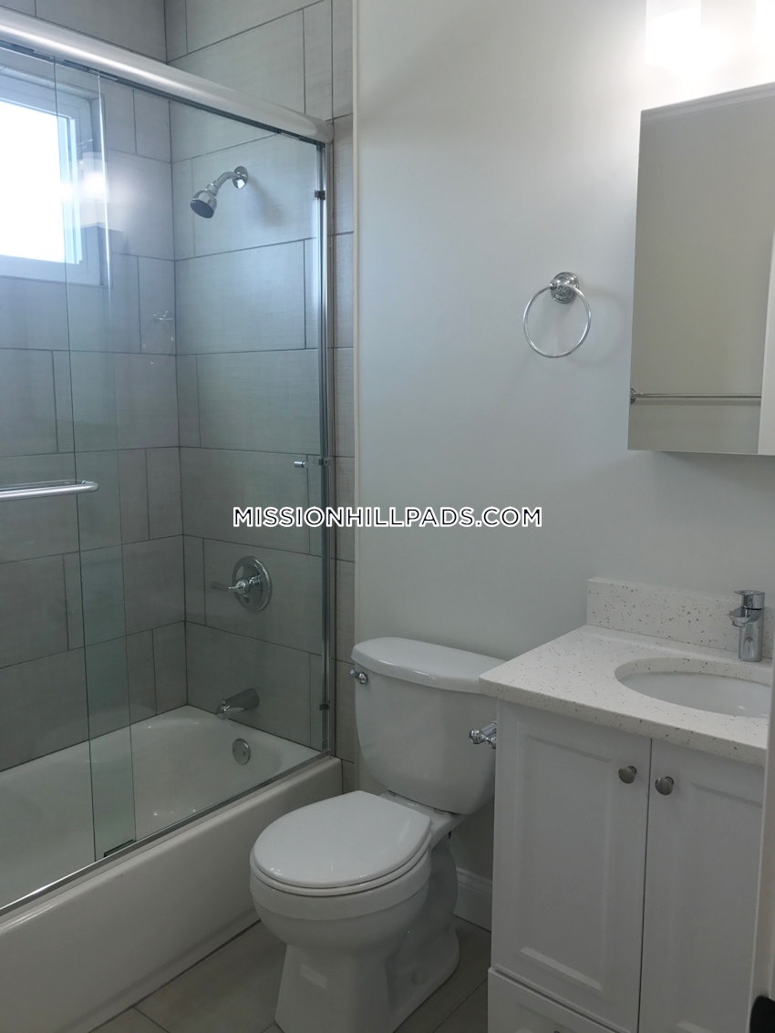 BOSTON - ROXBURY - 4 Beds, 1 Bath - Image 168