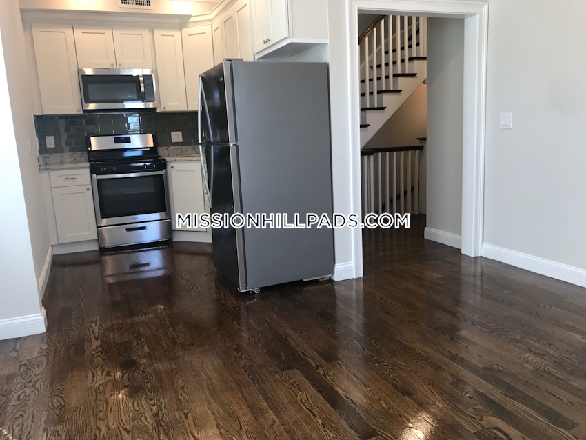 BOSTON - ROXBURY - 4 Beds, 1 Bath - Image 135