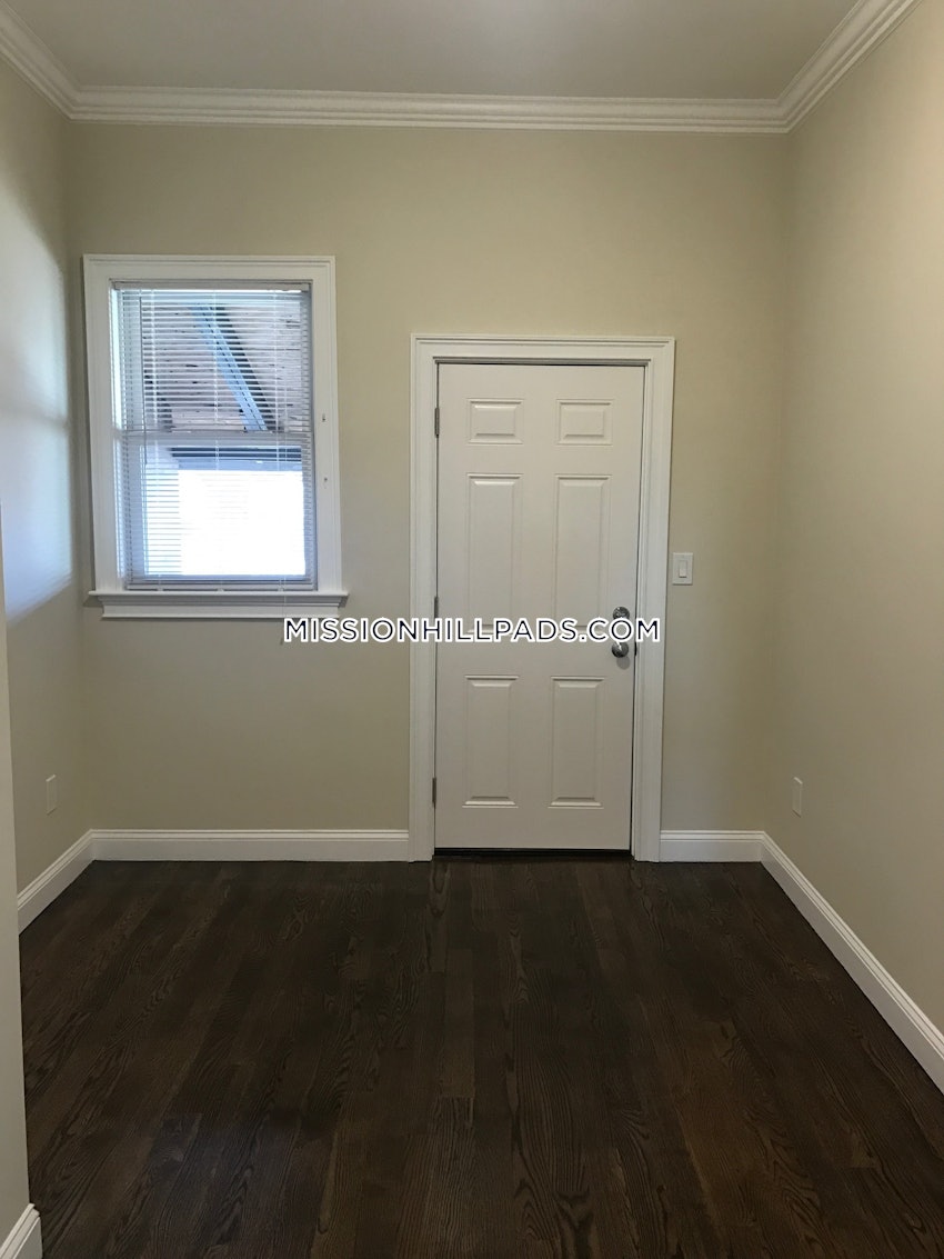 BOSTON - ROXBURY - 4 Beds, 1 Bath - Image 41