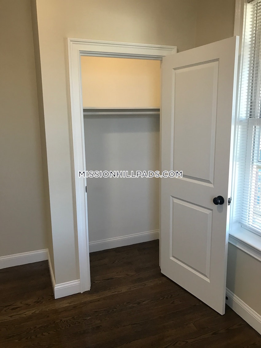 BOSTON - ROXBURY - 4 Beds, 1 Bath - Image 37