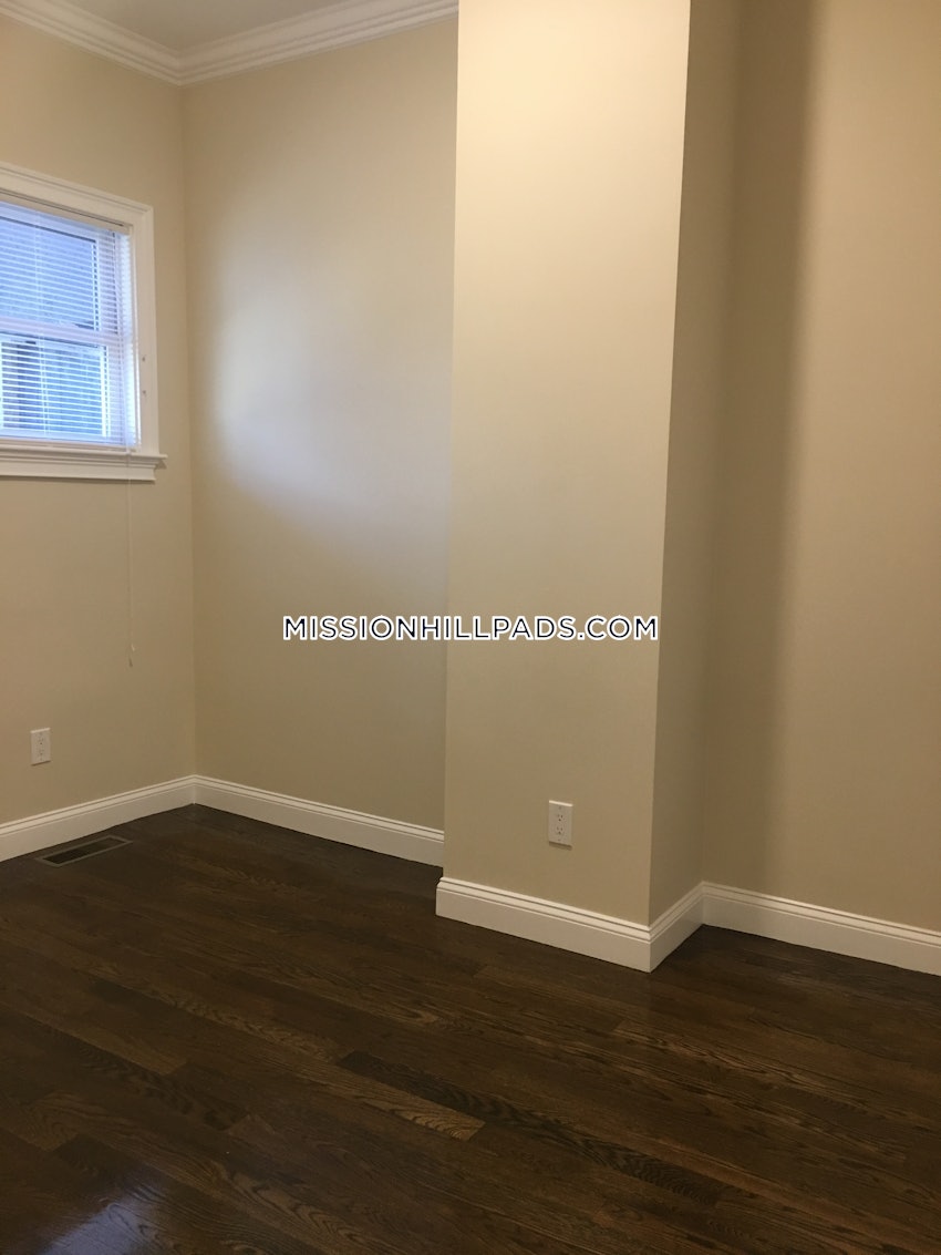 BOSTON - ROXBURY - 4 Beds, 1 Bath - Image 125