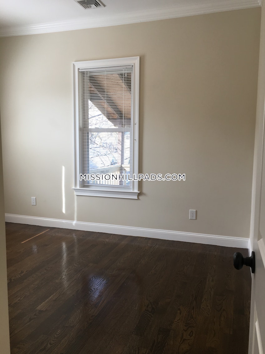 BOSTON - ROXBURY - 4 Beds, 1 Bath - Image 28