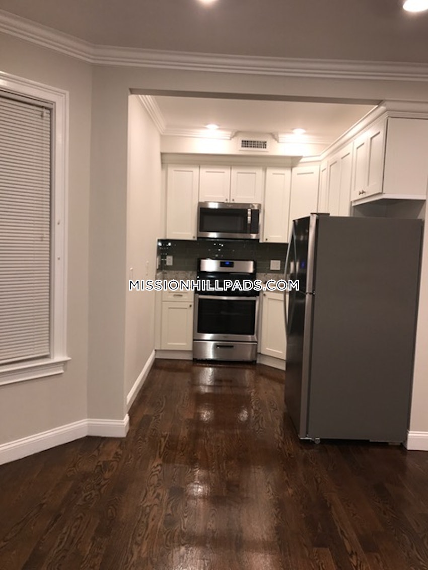 BOSTON - ROXBURY - 4 Beds, 1 Bath - Image 131