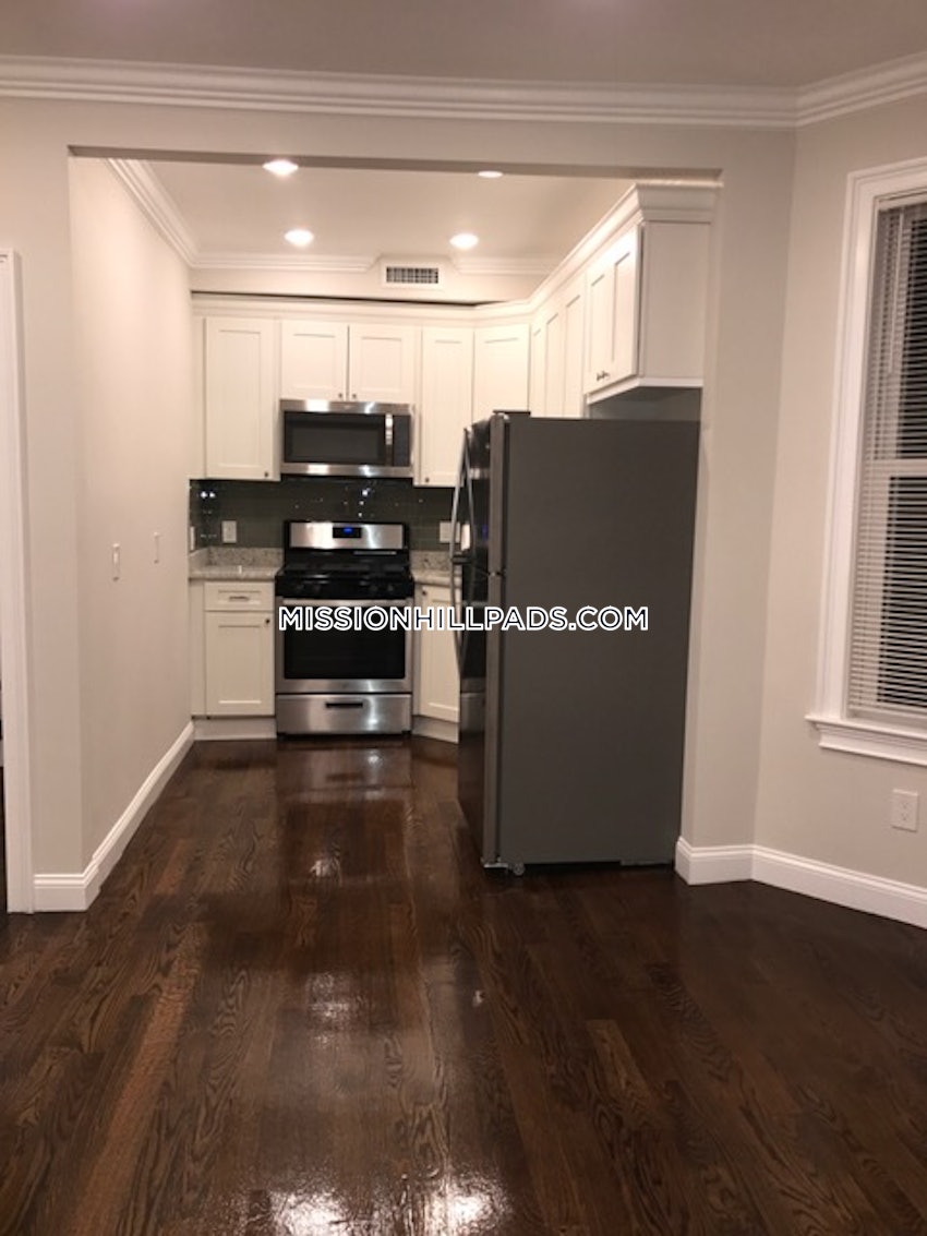 BOSTON - ROXBURY - 4 Beds, 1 Bath - Image 75