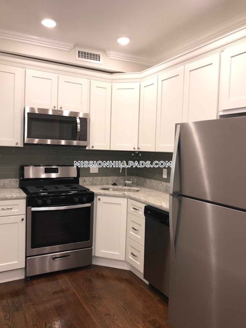 BOSTON - ROXBURY - 4 Beds, 1 Bath - Image 7