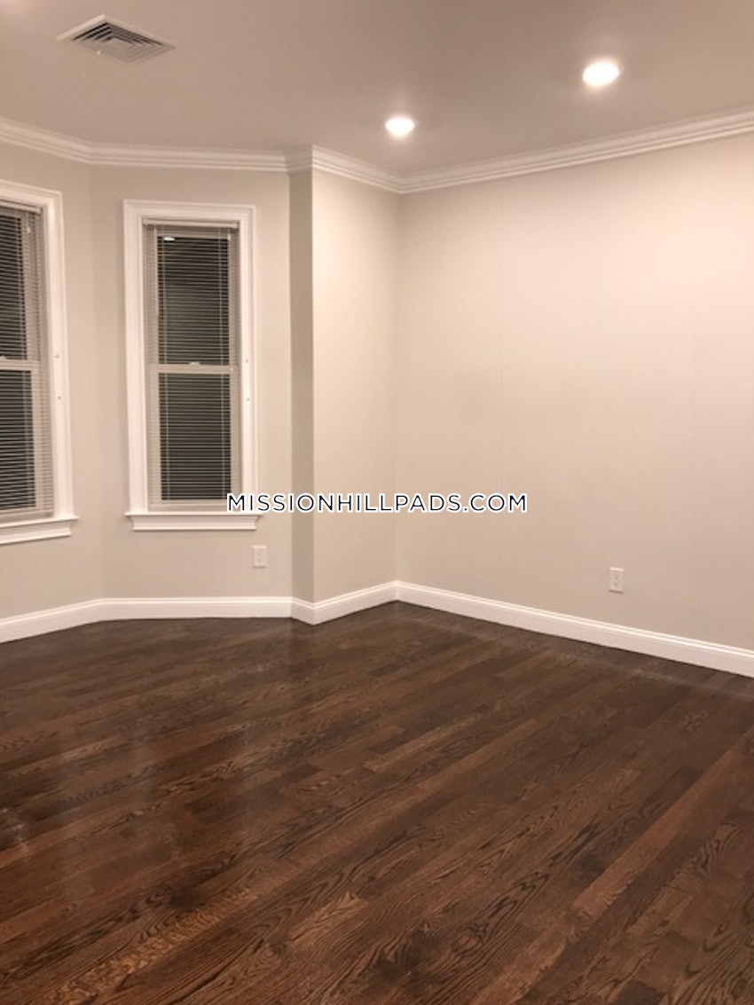 BOSTON - ROXBURY - 4 Beds, 1 Bath - Image 68