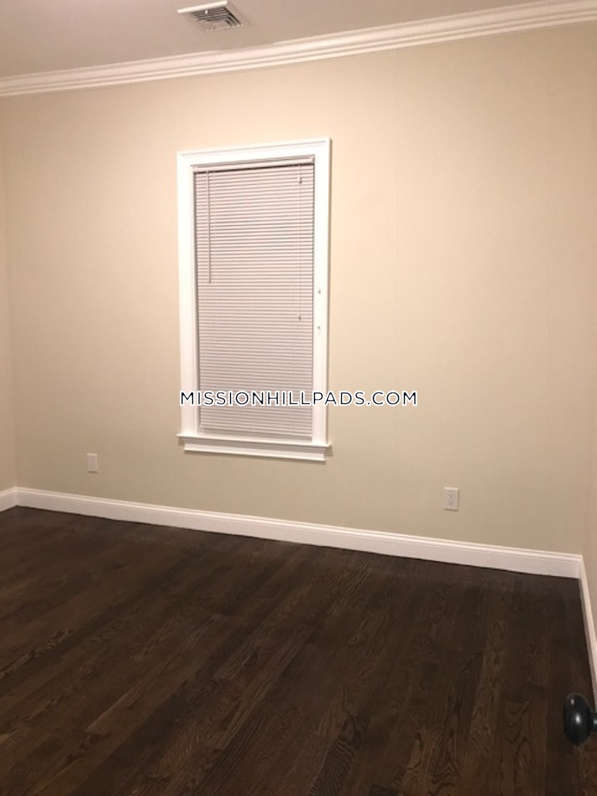 BOSTON - ROXBURY - 4 Beds, 1 Bath - Image 67