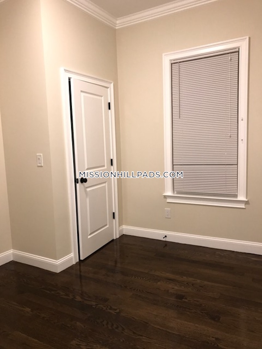 BOSTON - ROXBURY - 4 Beds, 1 Bath - Image 66