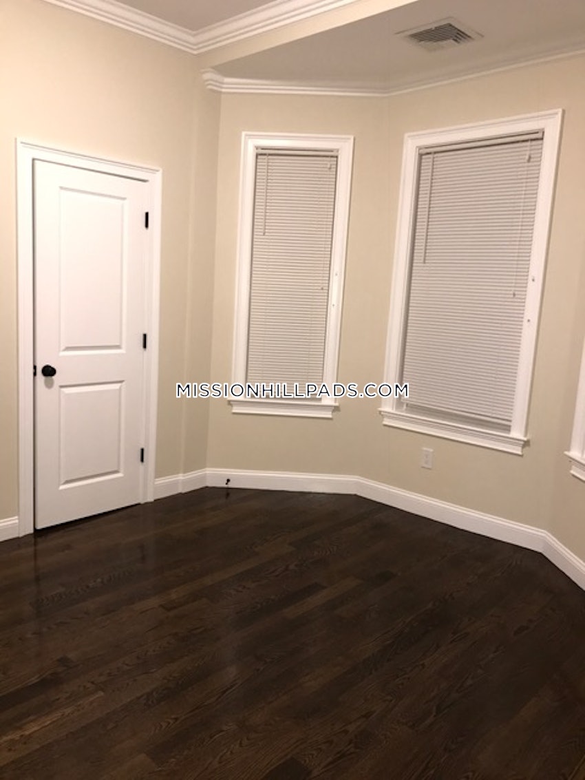 BOSTON - ROXBURY - 4 Beds, 1 Bath - Image 62