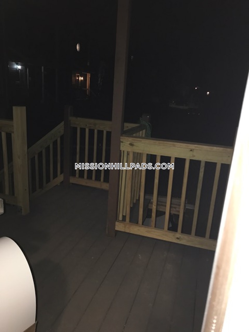 BOSTON - ROXBURY - 4 Beds, 1 Bath - Image 48