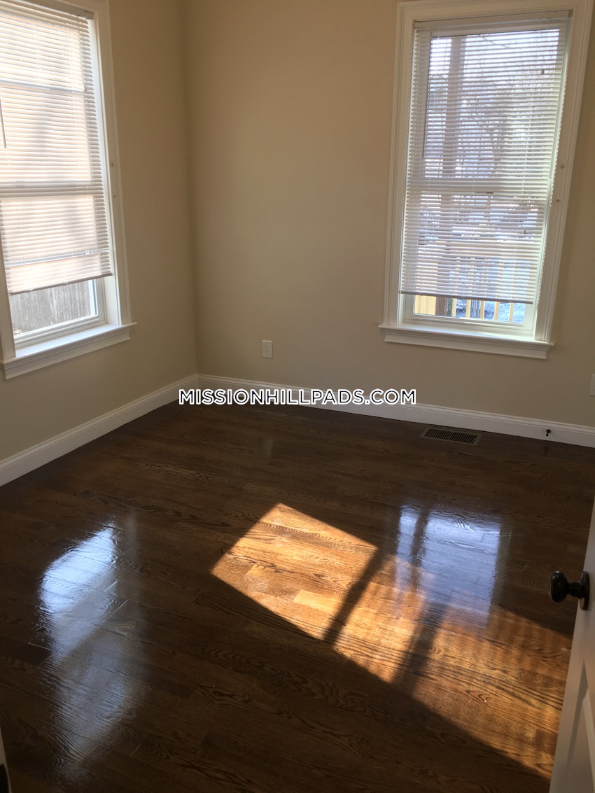 BOSTON - ROXBURY - 4 Beds, 1 Bath - Image 118