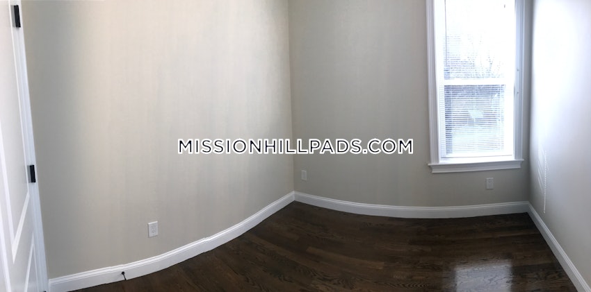 BOSTON - ROXBURY - 4 Beds, 1 Bath - Image 19