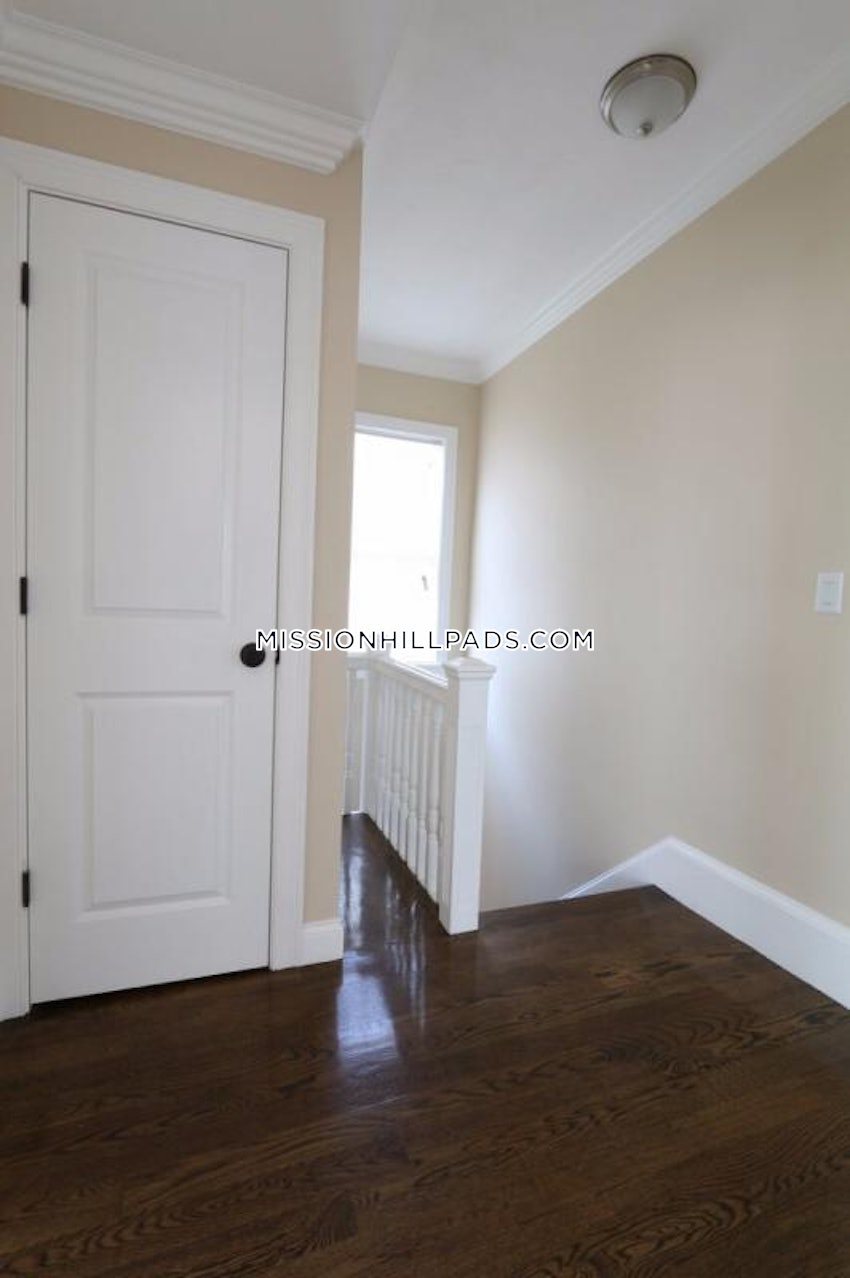 BOSTON - ROXBURY - 5 Beds, 2 Baths - Image 30