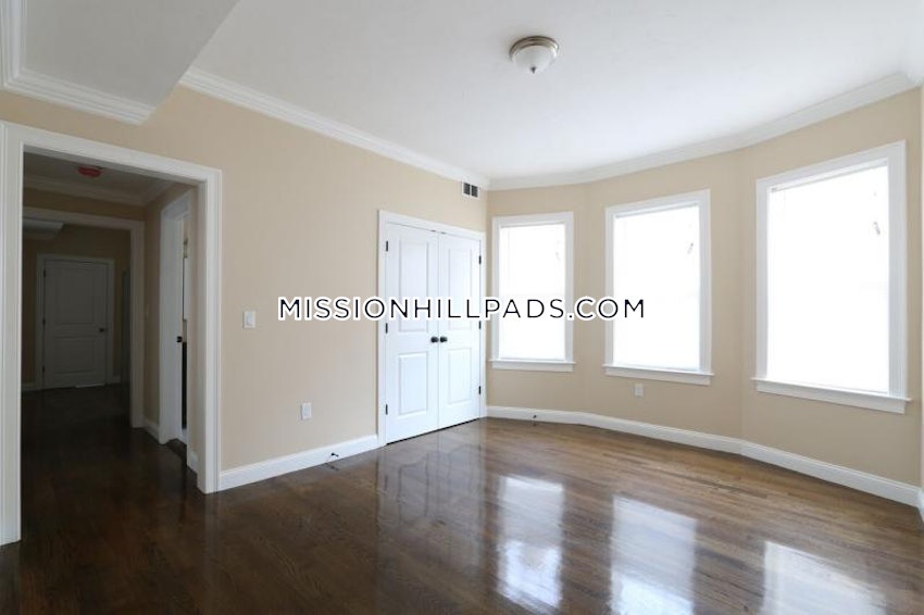 BOSTON - ROXBURY - 5 Beds, 2 Baths - Image 32