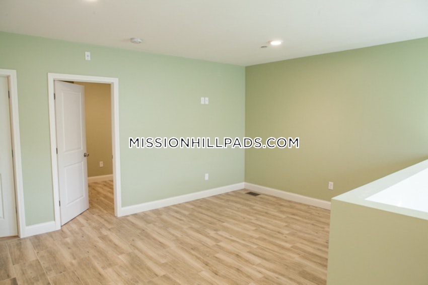 BOSTON - ROXBURY - 3 Beds, 2 Baths - Image 10