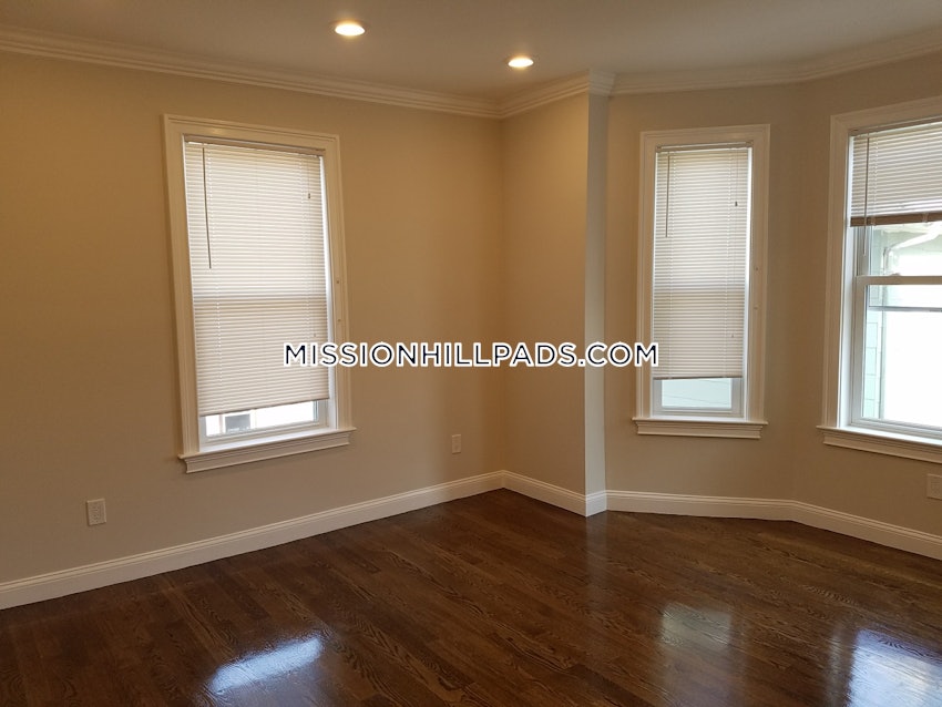 BOSTON - ROXBURY - 4 Beds, 1 Bath - Image 26