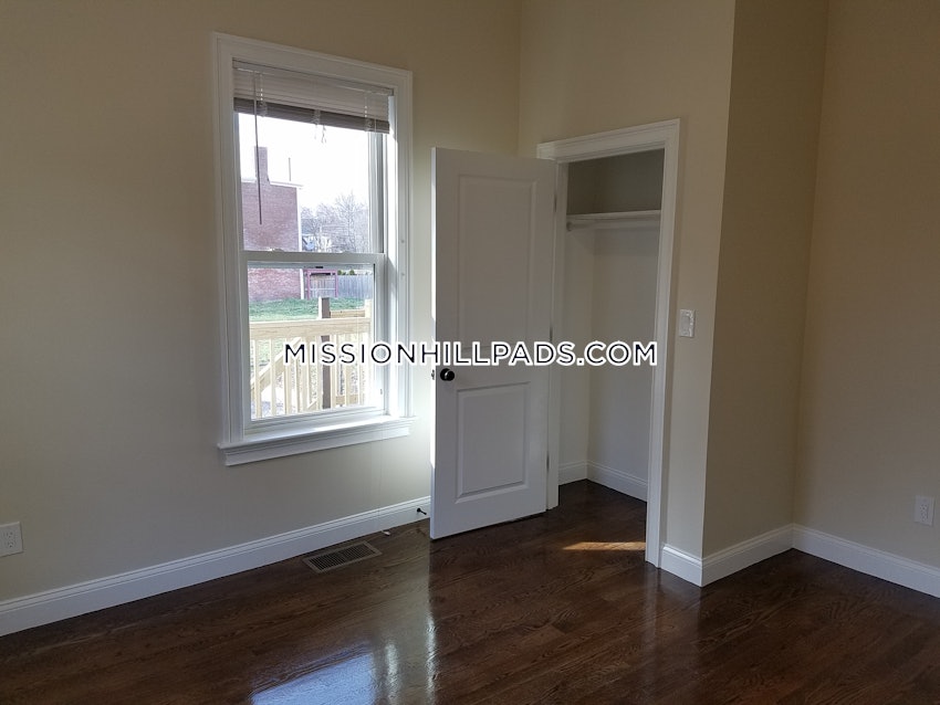 BOSTON - ROXBURY - 4 Beds, 1 Bath - Image 114